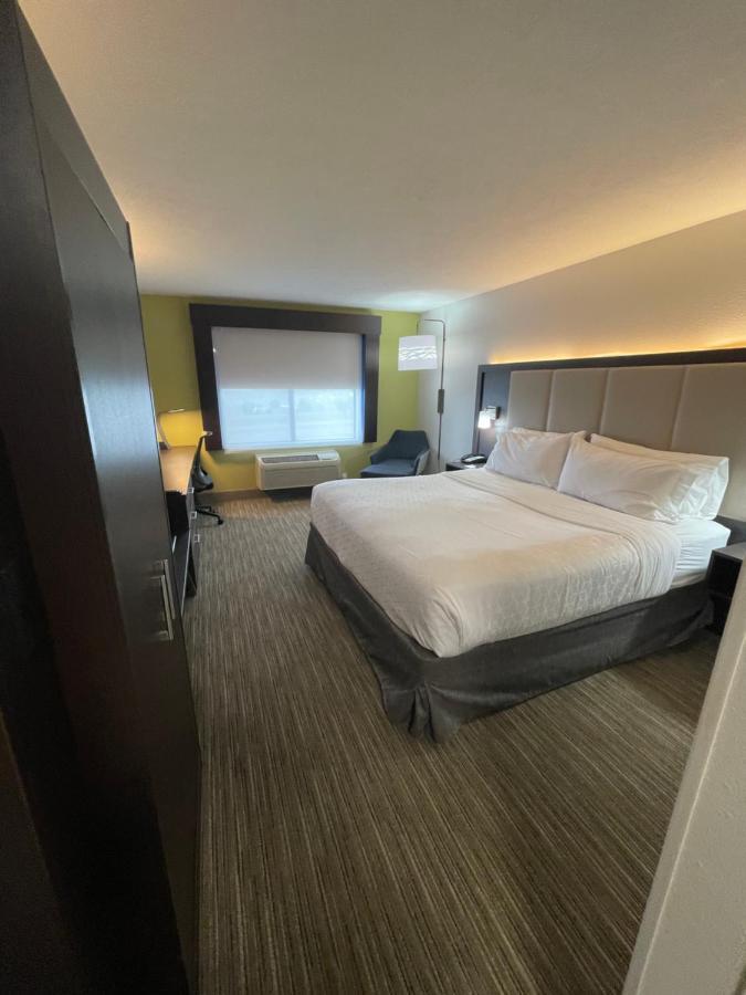 Holiday Inn Express Hotel & Suites Las Vegas By Ihg Екстериор снимка