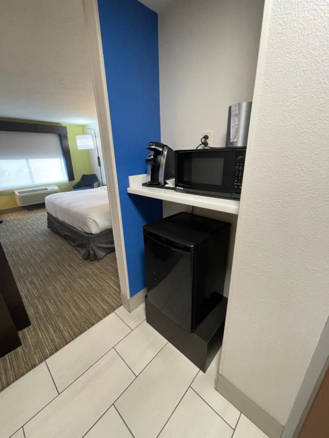 Holiday Inn Express Hotel & Suites Las Vegas By Ihg Екстериор снимка