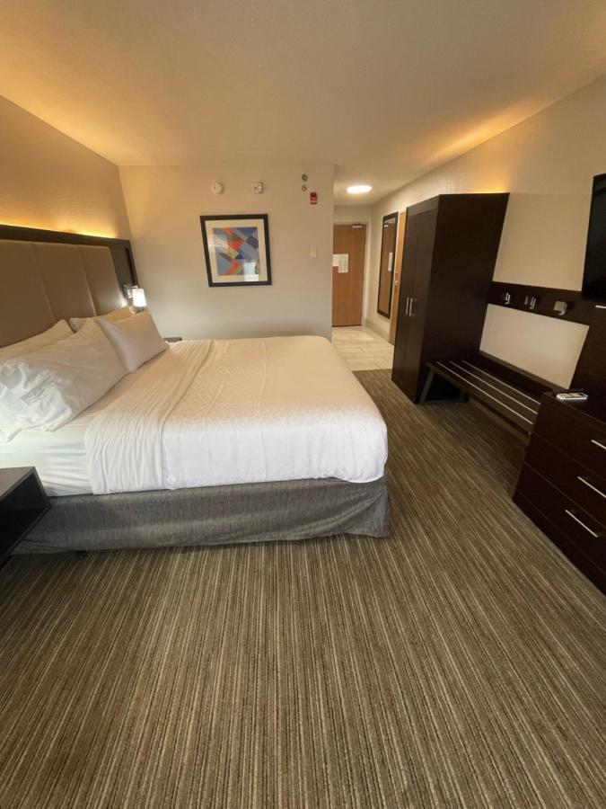 Holiday Inn Express Hotel & Suites Las Vegas By Ihg Екстериор снимка