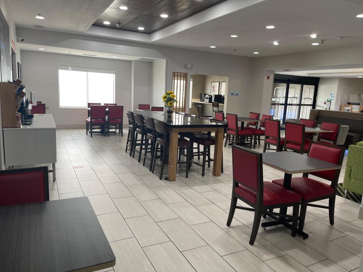 Holiday Inn Express Hotel & Suites Las Vegas By Ihg Екстериор снимка