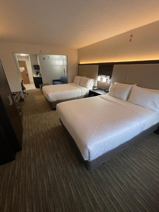 Holiday Inn Express Hotel & Suites Las Vegas By Ihg Екстериор снимка