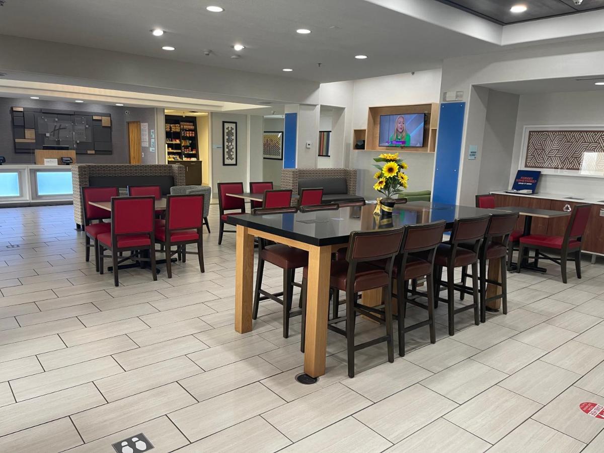 Holiday Inn Express Hotel & Suites Las Vegas By Ihg Екстериор снимка
