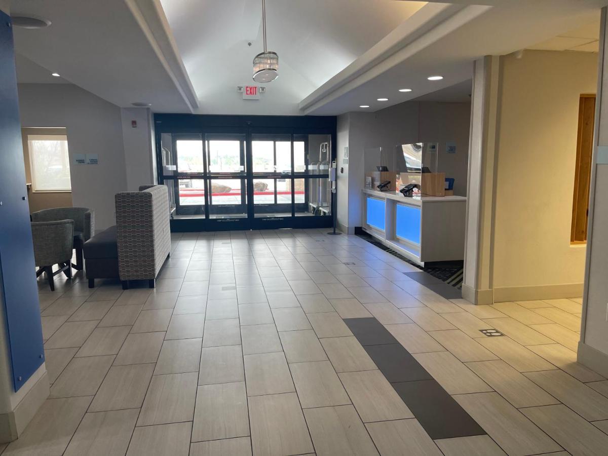 Holiday Inn Express Hotel & Suites Las Vegas By Ihg Екстериор снимка