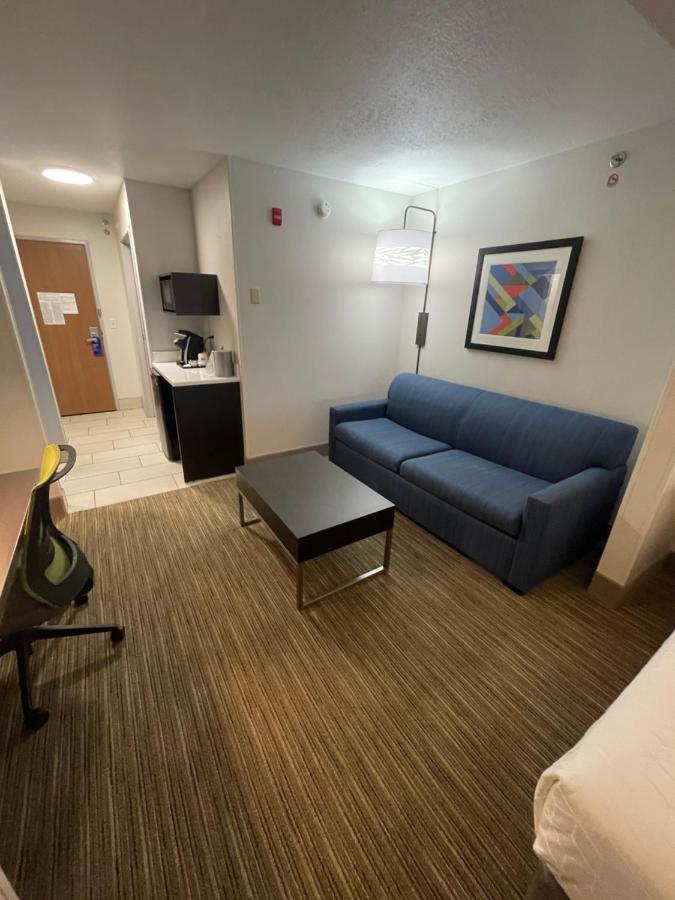 Holiday Inn Express Hotel & Suites Las Vegas By Ihg Екстериор снимка