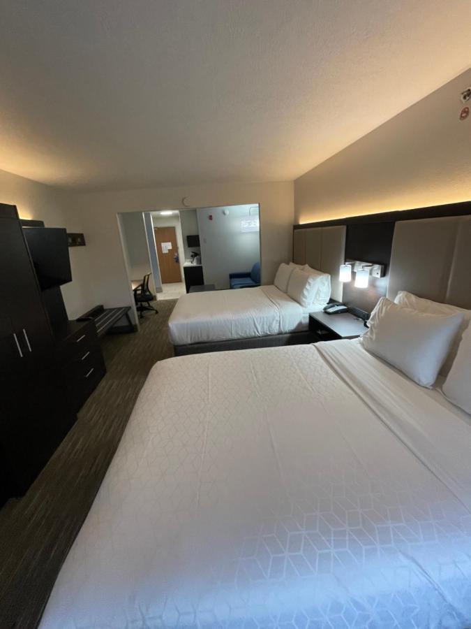 Holiday Inn Express Hotel & Suites Las Vegas By Ihg Екстериор снимка