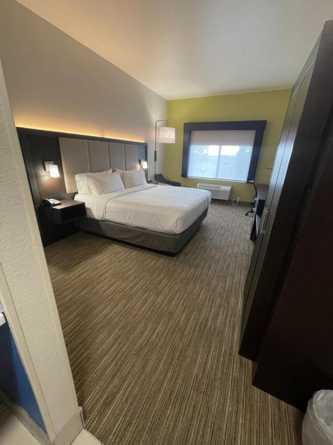 Holiday Inn Express Hotel & Suites Las Vegas By Ihg Екстериор снимка