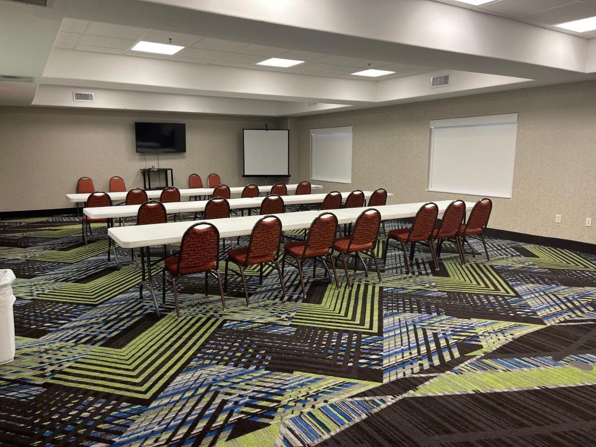 Holiday Inn Express Hotel & Suites Las Vegas By Ihg Екстериор снимка